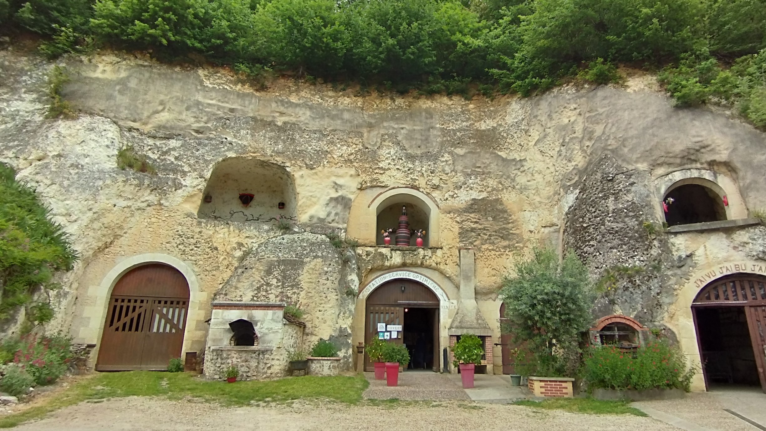 Escapade scooter auplus près du terroir terre et tresors de Touraine cave (1)