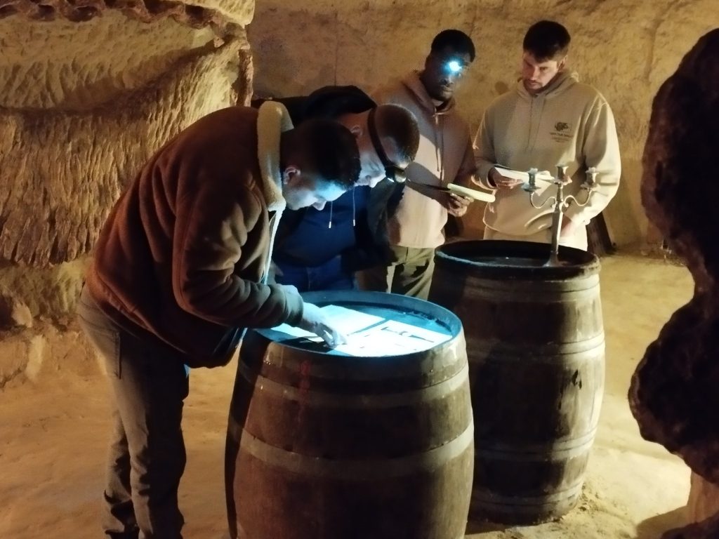 Chasse au trésor en cave troglo de Touraine